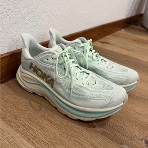 Hoka Clifton 10 shoes size 9